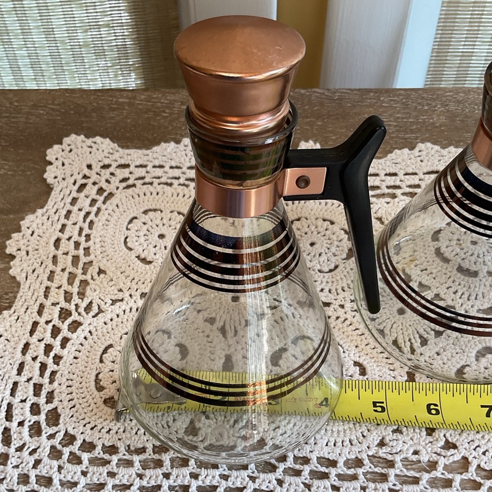 Two Vintage Inland Mid-Century Modern Glass Carafes - Picture 6 of 8